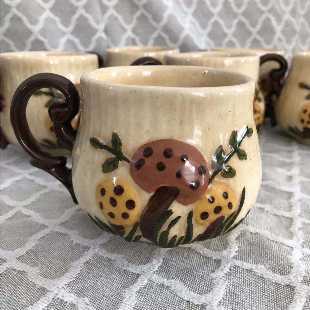 Arnel’s Vintage Mushroom Pottery Ceramic Set of 6 Mugs Signed 1987